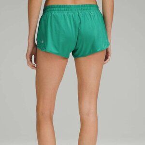 Lululemon NWT Hotty Hot Low-Rise Lined Short 2.5" Cascadia Green Size 12